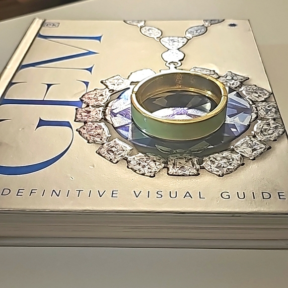 New Without Tag Gold Tone Enamel Cuff Bracelet. - Picture 3 of 8